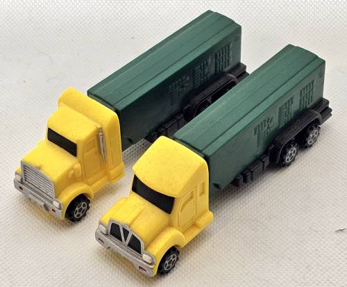 PEZ - Trucks - Series E - Truck - Yellow cab, green trailer