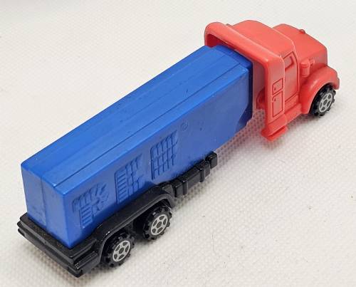PEZ - Series E - Truck with V-Grill - Red cab, blue trailer