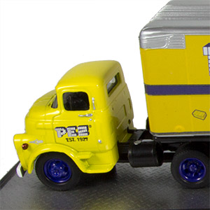 PEZ - Promo Trucks - M2 Trucks - Serie 1 - 1958 Dodge COE