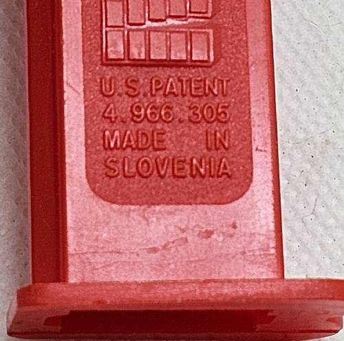 PEZ - Christmas - Santa Claus - Pink Head, Red Hat - D