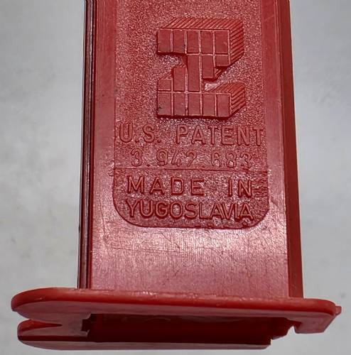 PEZ - Disney Classic - Dumbo - Blue Head, Yellow Hat - A