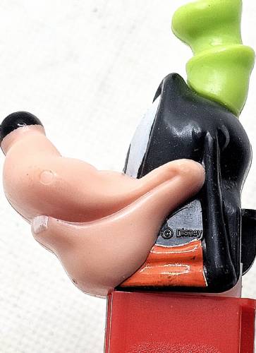 PEZ - Disney Classic - Goofy - Pink Face, Green Hat - D