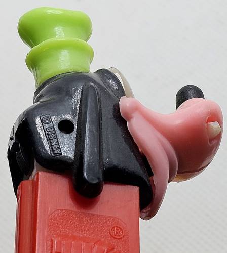 PEZ - Disney Classic - Goofy - Pink Face, Green Hat - D