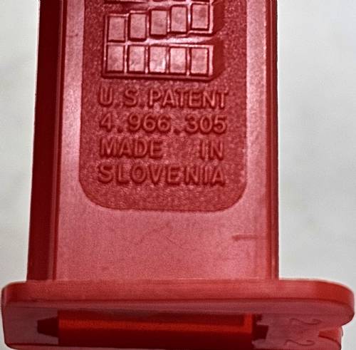 PEZ - Disney Classic - Goofy - Tan Face, Green Hat - D