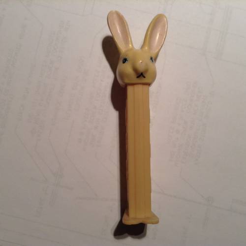 PEZ - Easter - Bunny - Off-White Head - D