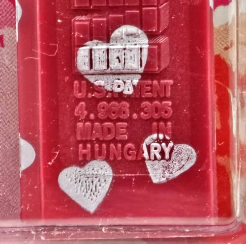 PEZ - Hearts - Valentine - Sugar Sugar - Italic Black on Maroon