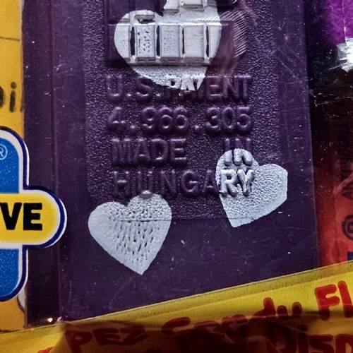 PEZ - Hearts - Valentine - Sweet - Italic White on Dark Purple