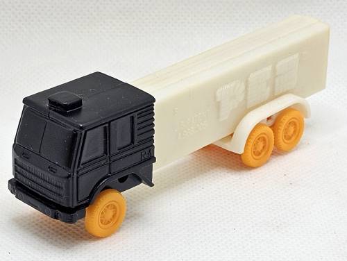 PEZ - Trucks - Misfits - Cab #R4 - Black Cab, Orange Wheels - B