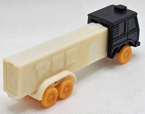PEZ - Trucks - Misfits - Cab #R4 - Black Cab, Orange Wheels - B