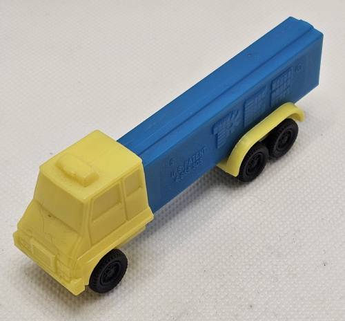 PEZ - Trucks - Series D - Cab #R3 - Yellow Cab - B