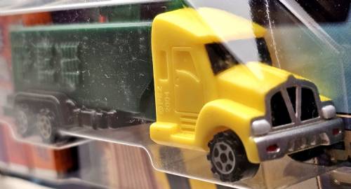 PEZ - Series E - Truck with V-Grill - Yellow cab, green trailer