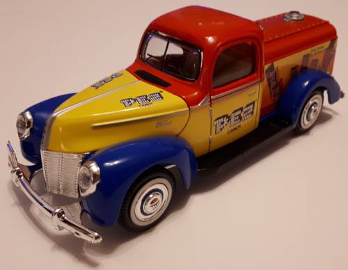 PEZ - Miscellaneous (Non-Dispenser) - 1940 Ford Truck