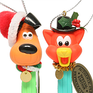 PEZ - Ornaments - Carlton Cards - Yappy Dog & Cat with Derby