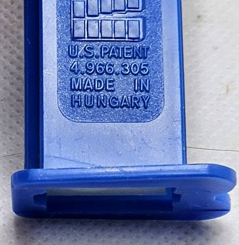 PEZ - Ice Age - Sid - with eyelids closed mouth - A