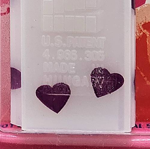 PEZ - Hearts - Valentine - Be Mine - Italic White on Dark Purple