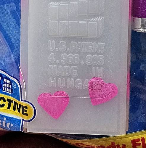 PEZ - Hearts - Valentine - Be Mine - Italic Black on Hot Pink
