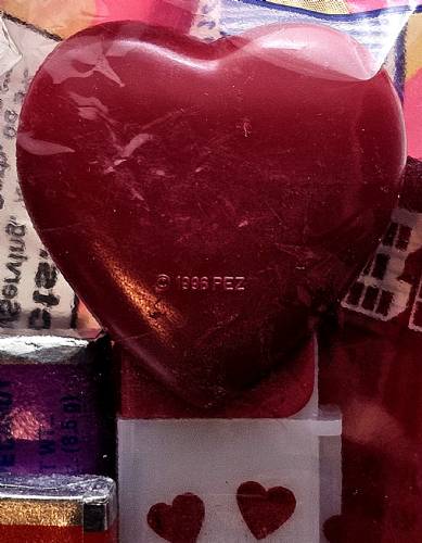 PEZ - Hearts - Valentine - I Choose U - Italic Black on Maroon