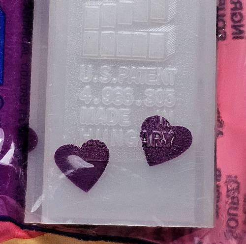PEZ - Hearts - Valentine - Dream - Italic White on Dark Purple