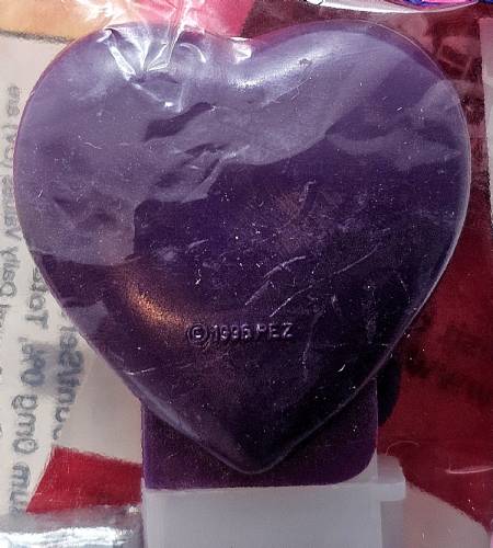 PEZ - Hearts - Valentine - Dream - Italic White on Dark Purple