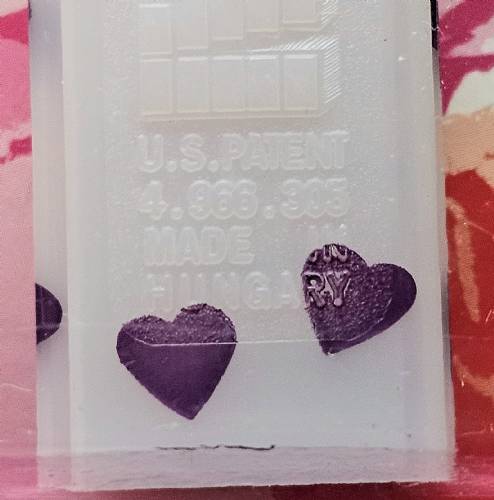 PEZ - Valentine - I ♥ U - Italic White on Dark Purple