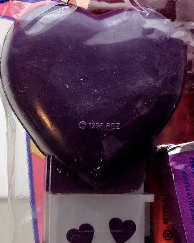 PEZ - Valentine - Sugar Sugar - Italic White on Dark Purple