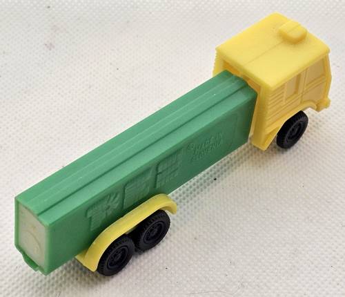 PEZ - Trucks - Series D - Cab #R4 - Yellow Cab - B