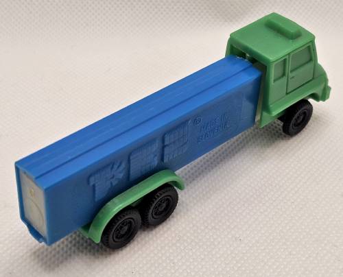 PEZ - Trucks - Series D - Cab #R3 - Green Cab - B