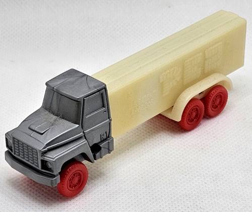 PEZ - Trucks - Misfits - Cab #R1 - Silver Cab, Red Wheels - B