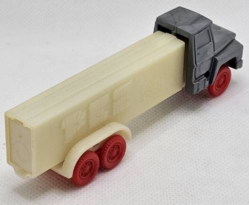 PEZ - Trucks - Misfits - Cab #R1 - Silver Cab, Red Wheels - B