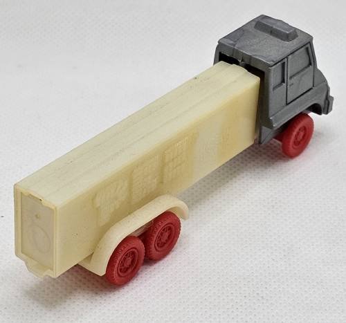PEZ - Trucks - Misfits - Cab #R3 - Silver Cab, Red Wheels - B
