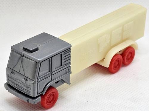 PEZ - Trucks - Misfits - Cab #R4 - Silver Cab, Red Wheels - B