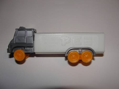 PEZ - Misfits - Joe's trucks - Cab #R3 - Silver Cab, Orange Wheels - B