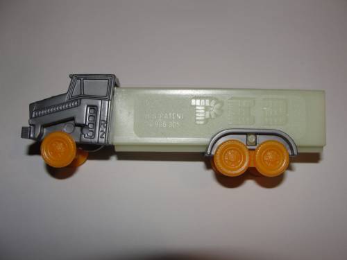 PEZ - Misfits - Joe's trucks - Cab #R2 - Silver Cab, Orange Wheels - B