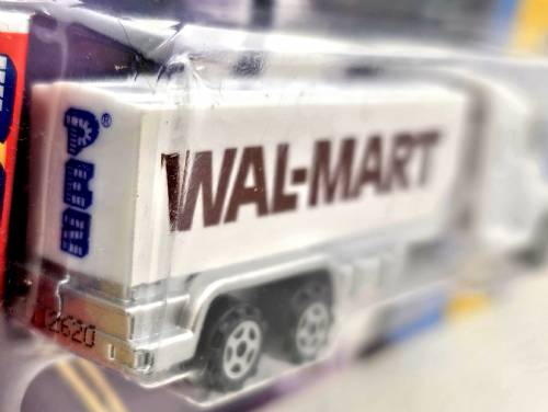 PEZ - Advertising Walmart 1981 - Truck with V-Grill - White cab, white trailer
