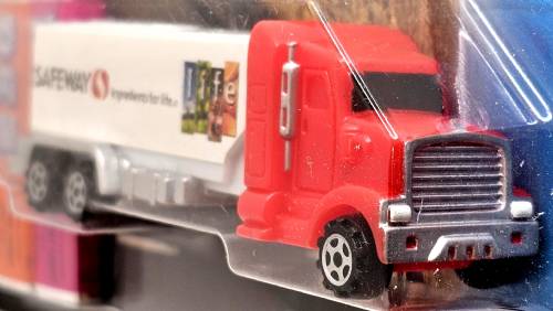 PEZ - Advertising Safeway - Truck - Red cab, white truck - Safeway