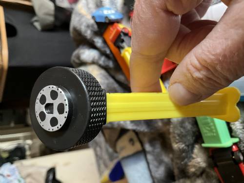 PEZ - Disney Movies - Cars - Magnetic Pull & Go