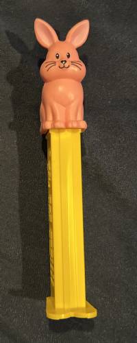 PEZ - Easter - Bunny - Sitting Full Body Pink, small eyes - I